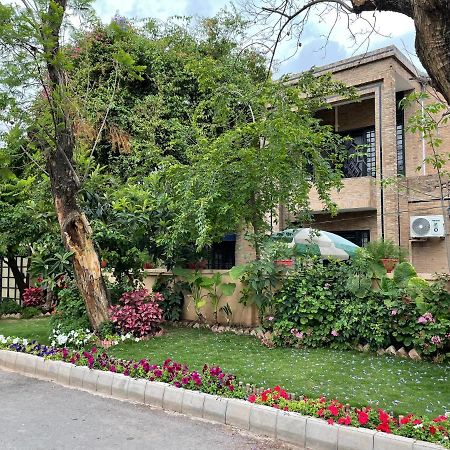 Riviera Courtyard Guest House イスラマバード エクステリア 写真