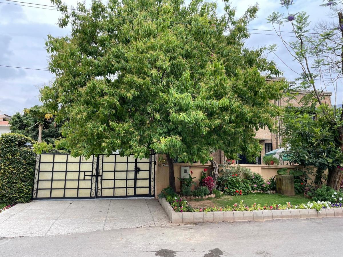 Riviera Courtyard Guest House イスラマバード エクステリア 写真