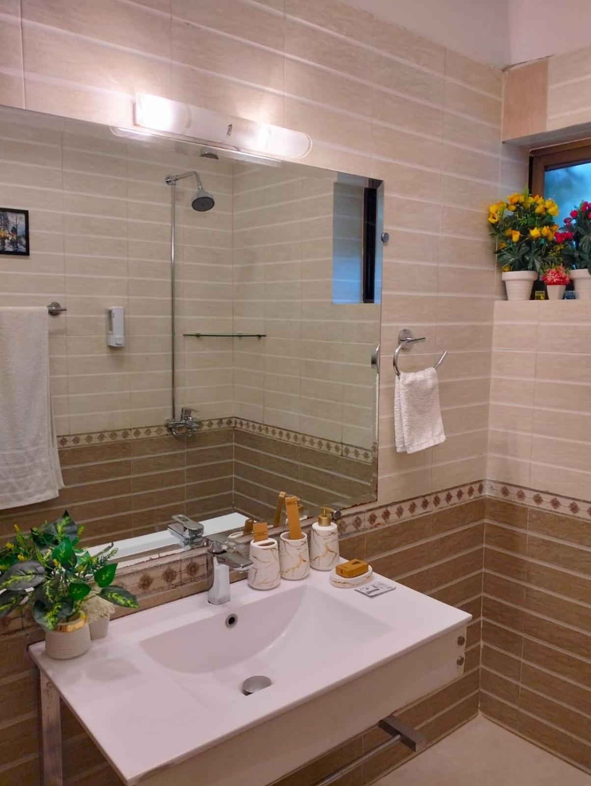 Riviera Courtyard Guest House イスラマバード エクステリア 写真