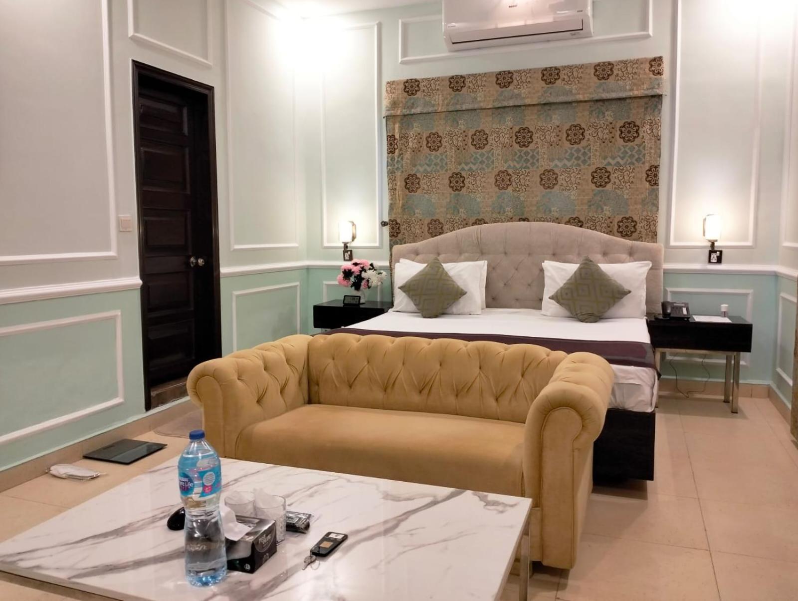Riviera Courtyard Guest House イスラマバード エクステリア 写真