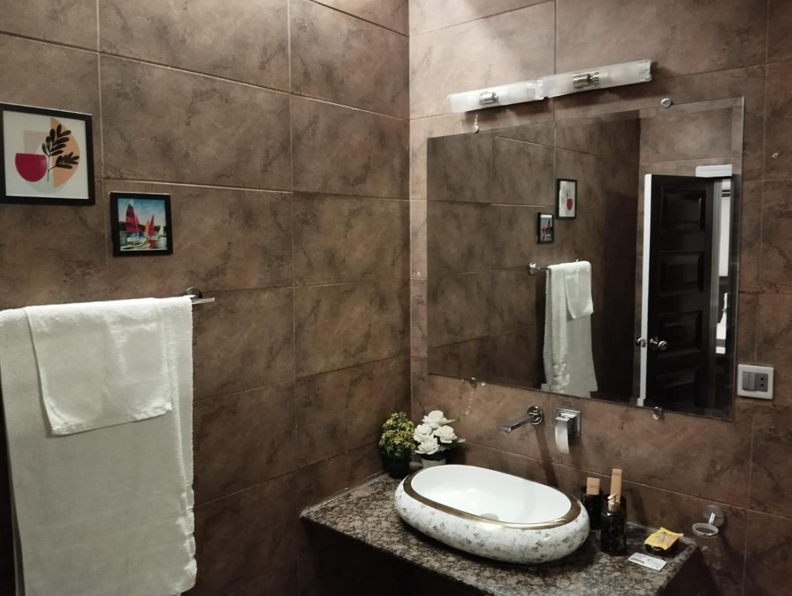 Riviera Courtyard Guest House イスラマバード エクステリア 写真